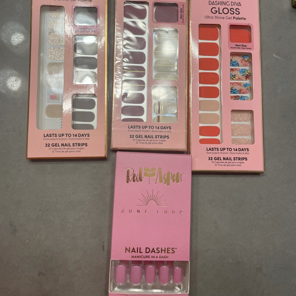 2 for 15 Set of 4 press on nails.